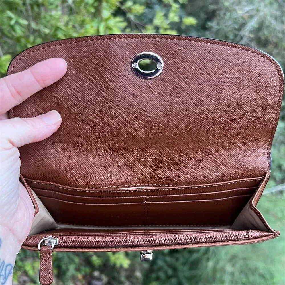 COACH VINTAGE Women's Brown Pebble Leather Turnlock Envelope Wallet AUTHENTIC - Picture 4 of 8